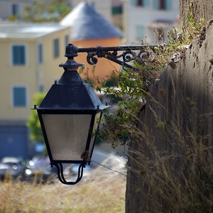 Luminaire sur fond de ville - Italie  - collection de photos clin d'oeil, catégorie rues